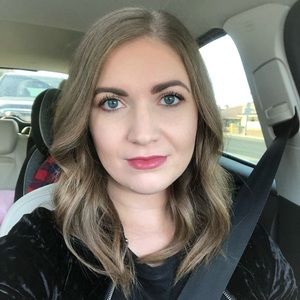 Meet your Posher, Adrienne